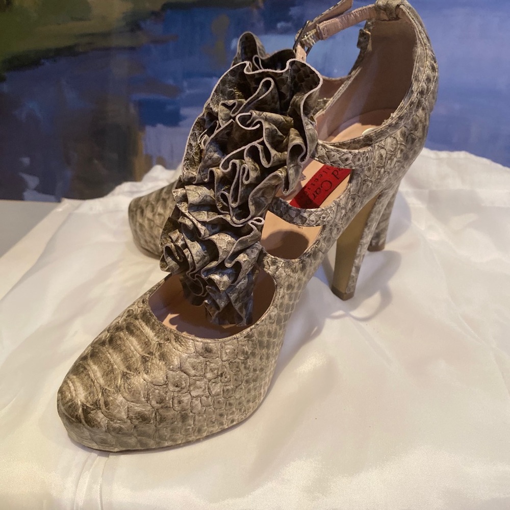Shoes - Picture 1 of 2